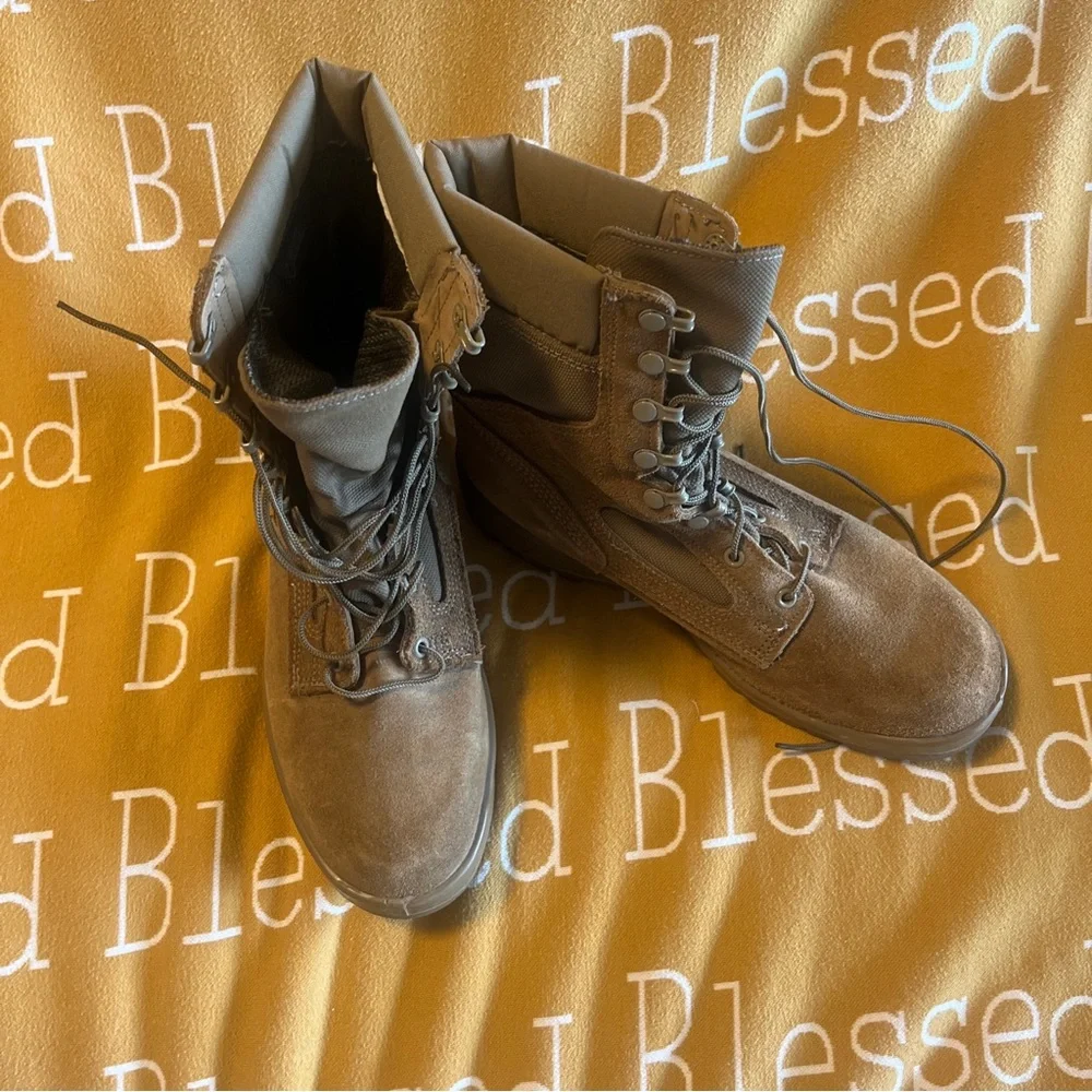 Bates Men's Size 10.5 Vibram Gore-Tex Military Combat Boots Tan